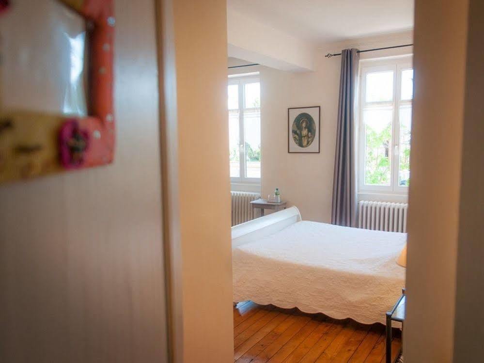 Au Puy Des Verites Lapalisse Buitenkant foto