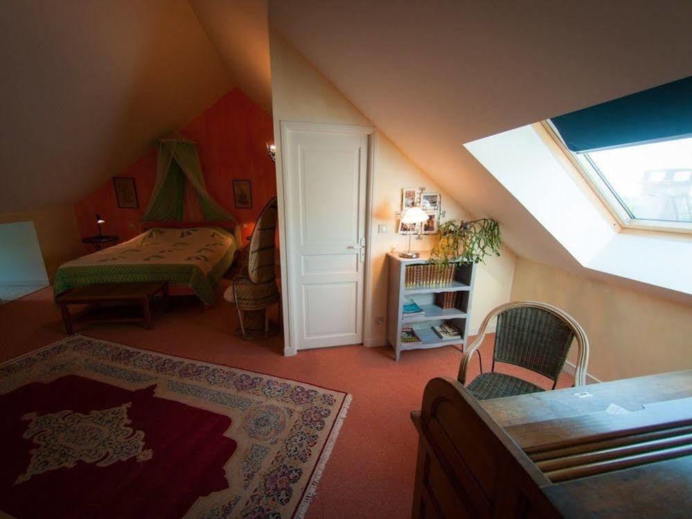 Au Puy Des Verites Lapalisse Buitenkant foto